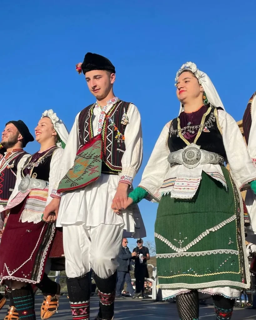festa mandolo in fiore folklore